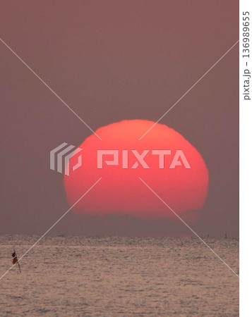 弓ヶ浜海岸の夕日 弓ヶ浜海岸の夕日 136989655