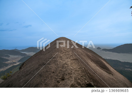 三重県　紀北町　世界遺産　熊野古道　伊勢路　馬越峠　便石山 　象の背から望む景色 136989685