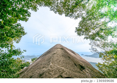 三重県　紀北町　世界遺産　熊野古道　伊勢路　馬越峠　便石山 　象の背から望む景色 136989686
