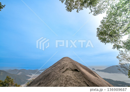 三重県　紀北町　世界遺産　熊野古道　伊勢路　馬越峠　便石山 　象の背から望む景色 136989687