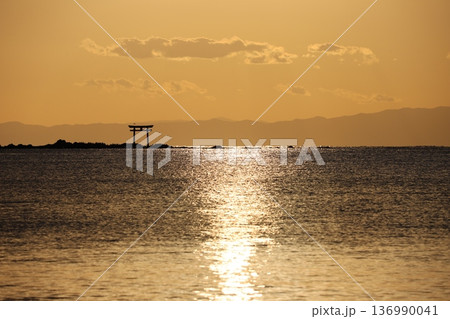 夕暮れ　海 136990041