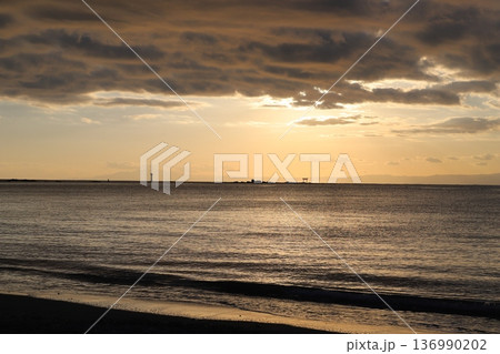 海　空　夕暮れ 136990202