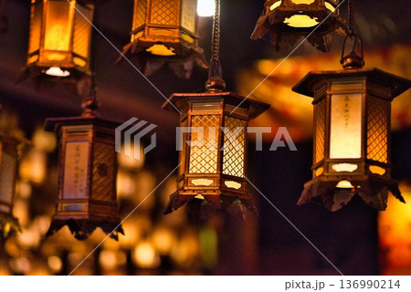 第1番札所 霊山寺 本堂 吊り灯篭 136990214