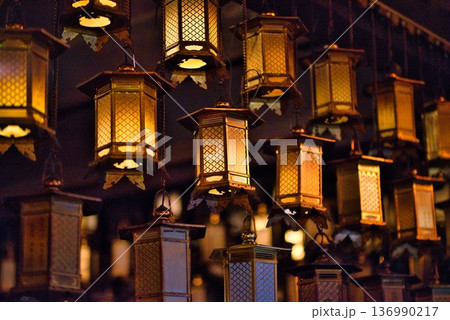 第1番札所 霊山寺 本堂 吊り灯篭 第1番札所 霊山寺 本堂 吊り灯篭 136990217