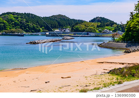 三陸 陸前高田の広田海水浴場 136990300
