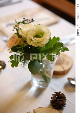 結婚式　バラ　食事会 136990831