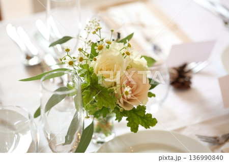 結婚式 バラ 食事会 結婚式 バラ 食事会 136990840
