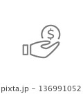 手の上のコイン 136991052