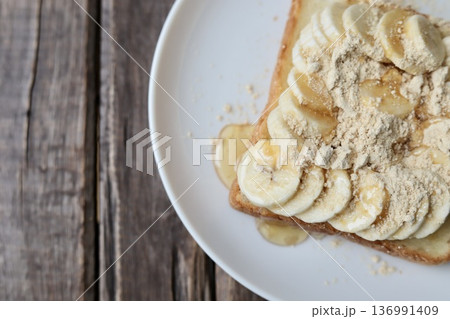 角型パンドミで作った腸活の為のハチミツをかけたバナナきな粉トースト 角型パンドミで作った腸活の為のハチミツをかけたバナナきな粉トースト 136991409