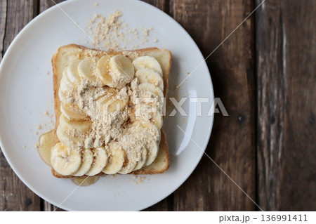 角型パンドミで作った腸活の為のハチミツをかけたバナナきな粉トースト 136991411