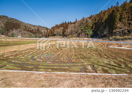 浅春の山里 滋賀県長浜市永原 浅春の山里 滋賀県長浜市永原 136992284