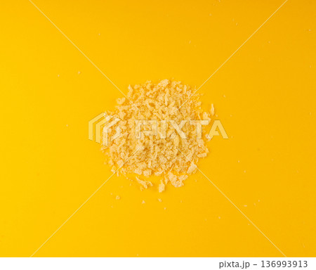 Bread crumbs, scattered breadcrumbs, crushed rusk bread crumbs for nuggets, panko Bread crumbs, scattered breadcrumbs, crushed rusk bread crumbs for nuggets, panko 136993913