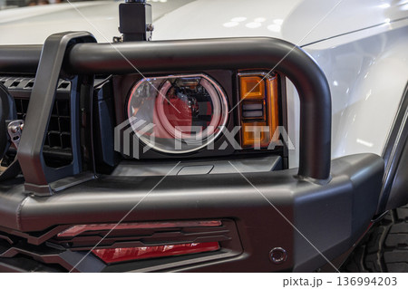 ヘッドライト 136994203