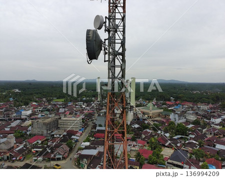 signal transmitter tower during the day 136994209