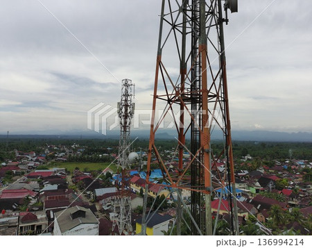 signal transmitter tower during the day 136994214