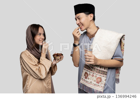 Authentic moment of culinary exchange and shared amusement Authentic moment of culinary exchange and shared amusement 136994246