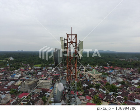 signal transmitter tower during the day 136994280