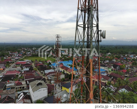 signal transmitter tower during the day 136994288
