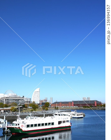 象の鼻パークから見たみなとみらい 136994357