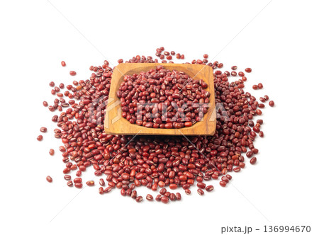 Red adzuki beans isolated, raw azuki bean pile, Vigna angularis legume seeds, dry red mung bean Red adzuki beans isolated, raw azuki bean pile, Vigna angularis legume seeds, dry red mung bean 136994670