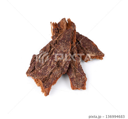 Broken ceylon cinnamon isolated, cinnamomum verum bark pieces 136994683