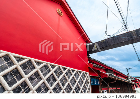 初秋の引田の街並み　かめびし屋の建造物群9　香川県東かがわ市 136994993