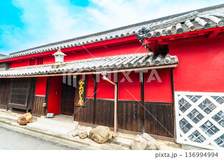 初秋の引田の街並み　かめびし屋の建造物群8　香川県東かがわ市 136994994