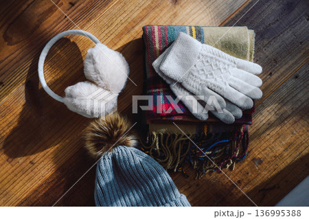 冬の防寒具セット 136995388