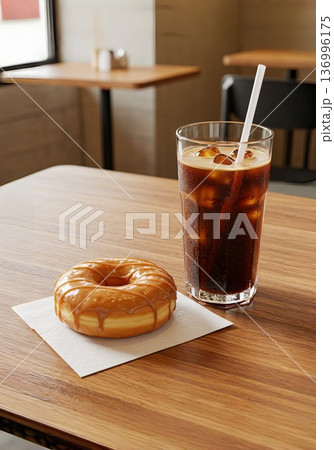 アイスコーヒー&ドーナツ 136996175