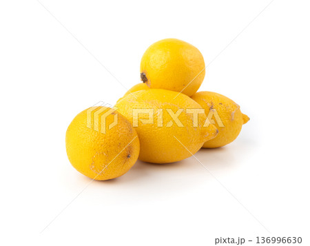 Old dried lemons. Fruits with darkened skins Old dried lemons. Fruits with darkened skins 136996630