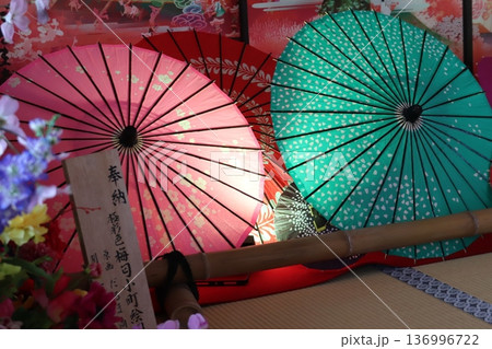 京都随心院の和傘 136996722