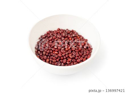 Red adzuki beans isolated, raw azuki bean pile, Vigna angularis legume seeds, dry red mung bean 136997421