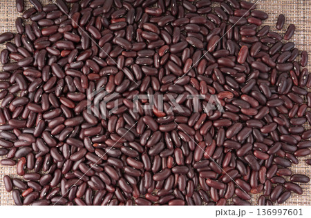 Red raw kidney beans textured background. Dry legume grains pattern, protein seeds wallpaper 136997601