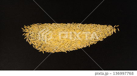 Raw orzo pasta, risoni or kritharaki pile Raw orzo pasta, risoni or kritharaki pile 136997768