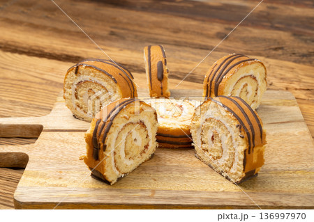 Swiss Roll, Round Sponge Cake, Sliced Rolled Vanilla Biscuit with Jam Filling, Swiss Dessert, Log Cake 136997970