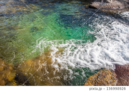 『納涼風景』エメラルドグリーンの渓流《三重県 三重郡 菰野町 朝明渓谷》 『納涼風景』エメラルドグリーンの渓流《三重県 三重郡 菰野町 朝明渓谷》 136998926