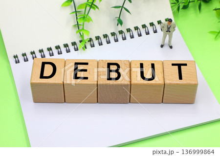 デビューと書かれたブロック 136999864