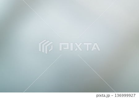 グレイッシュブルーのグラデーション背景 136999927