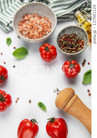 Fresh tomatoes with pink salt and peppercorns for cooking Fresh tomatoes with pink salt and peppercorns for cooking 137001129