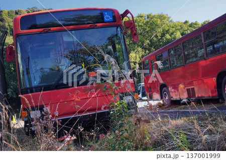 予備車のバス 137001999