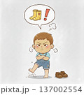 長靴を履きたくて怒ってる男の子 137002554