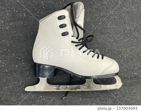skate for ice on the gray background 137003043