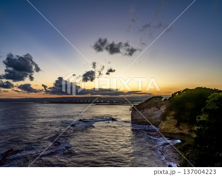 美しい海岸の夕焼け 美しい海岸の夕焼け 137004223
