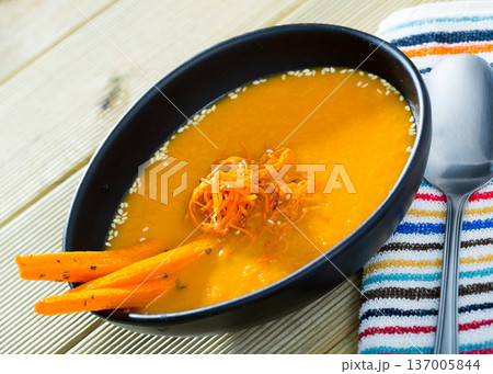 Cream of carrot soup 137005844
