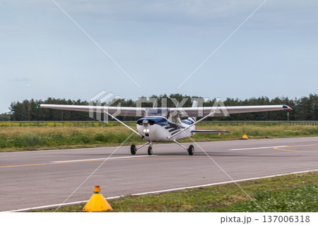 Private single-engined piston-powered aircraft running on the runway 137006318