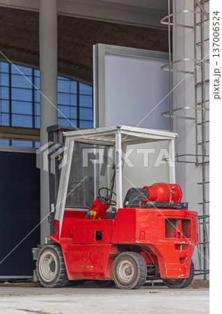 Forklift in Hall 137006524