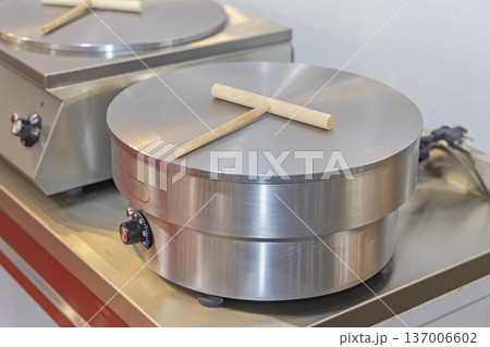 Commercial Crepe Maker Machine 137006602