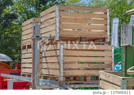 Wooden Crates Fruits Transport Wooden Crates Fruits Transport 137006821
