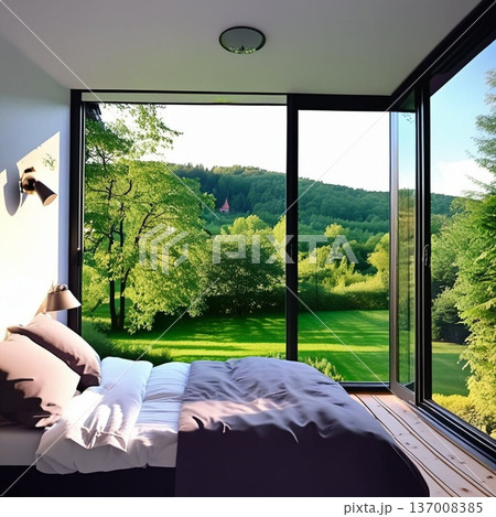 自然の中にある建物の窓から見た景色 137008385