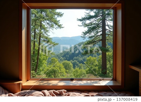 自然の中にある建物の窓から見た景色 137008419